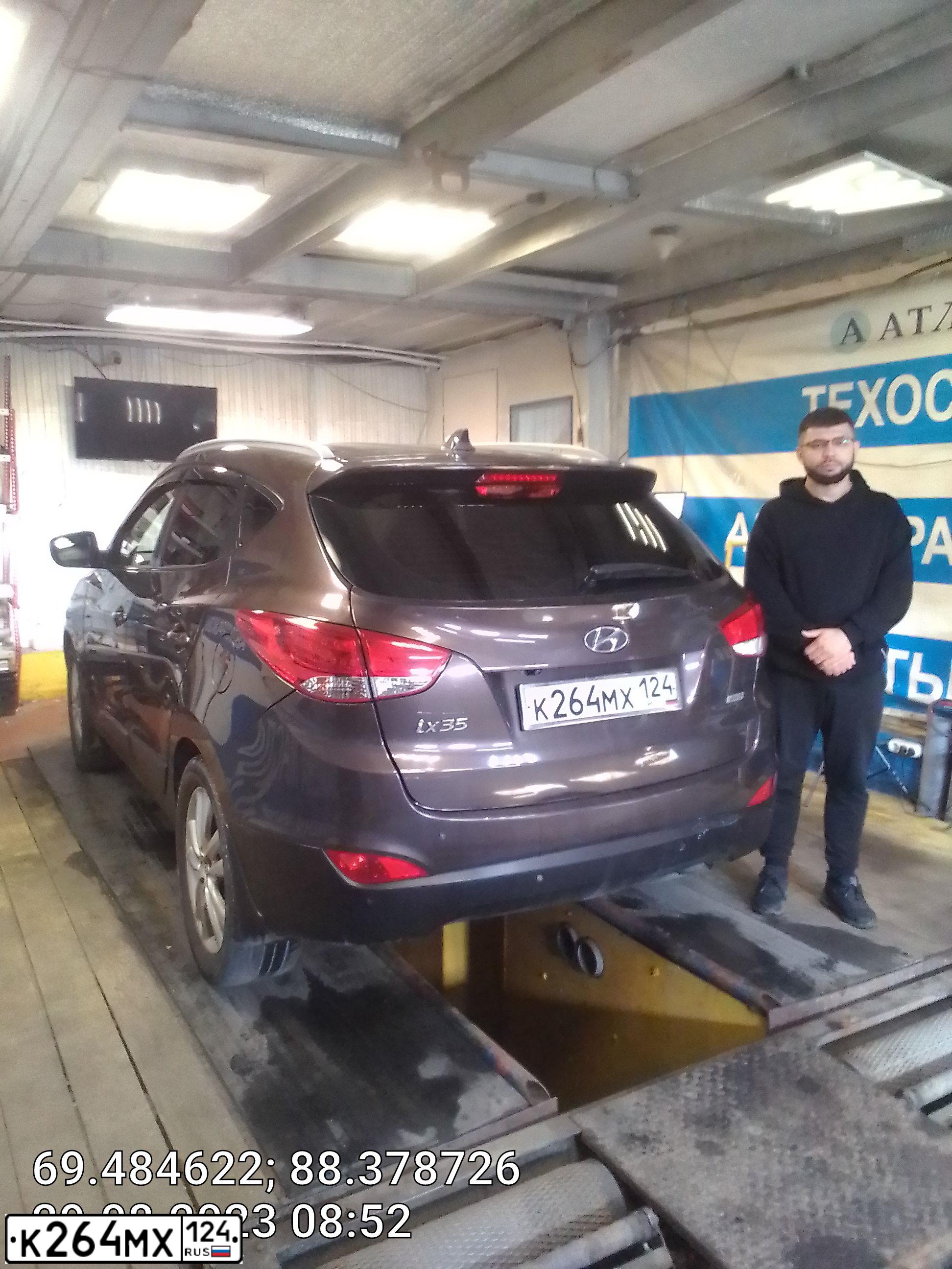 Фото автомобиля HYUNDAI IX35, 2014 — госномер Е482ТО124. Цвет: Коричневый