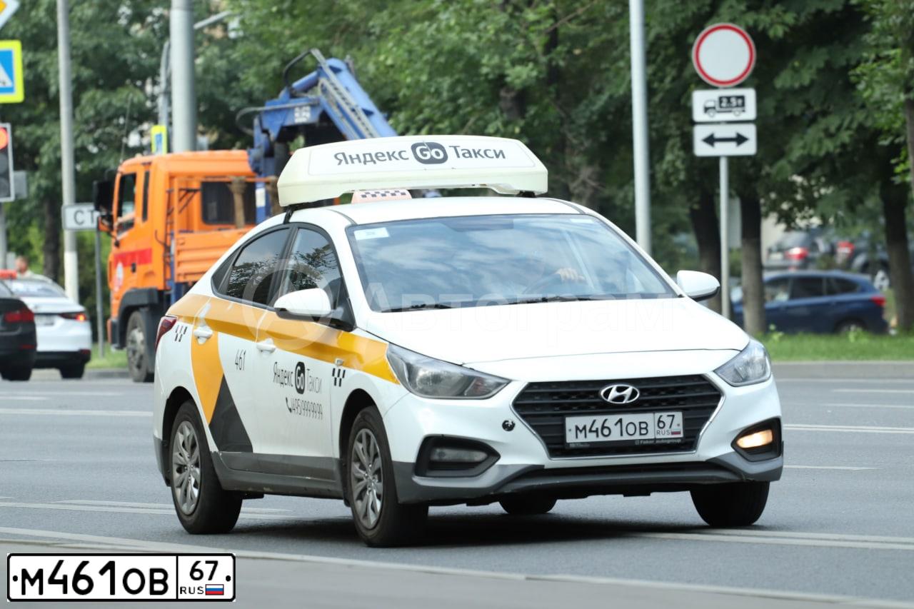 Фото автомобиля HYUNDAI SOLARIS, 2018 — госномер Р861ХЕ33. Цвет: БЕЛЫЙ-ЖЕЛТЫЙ-СЕРЫЙ