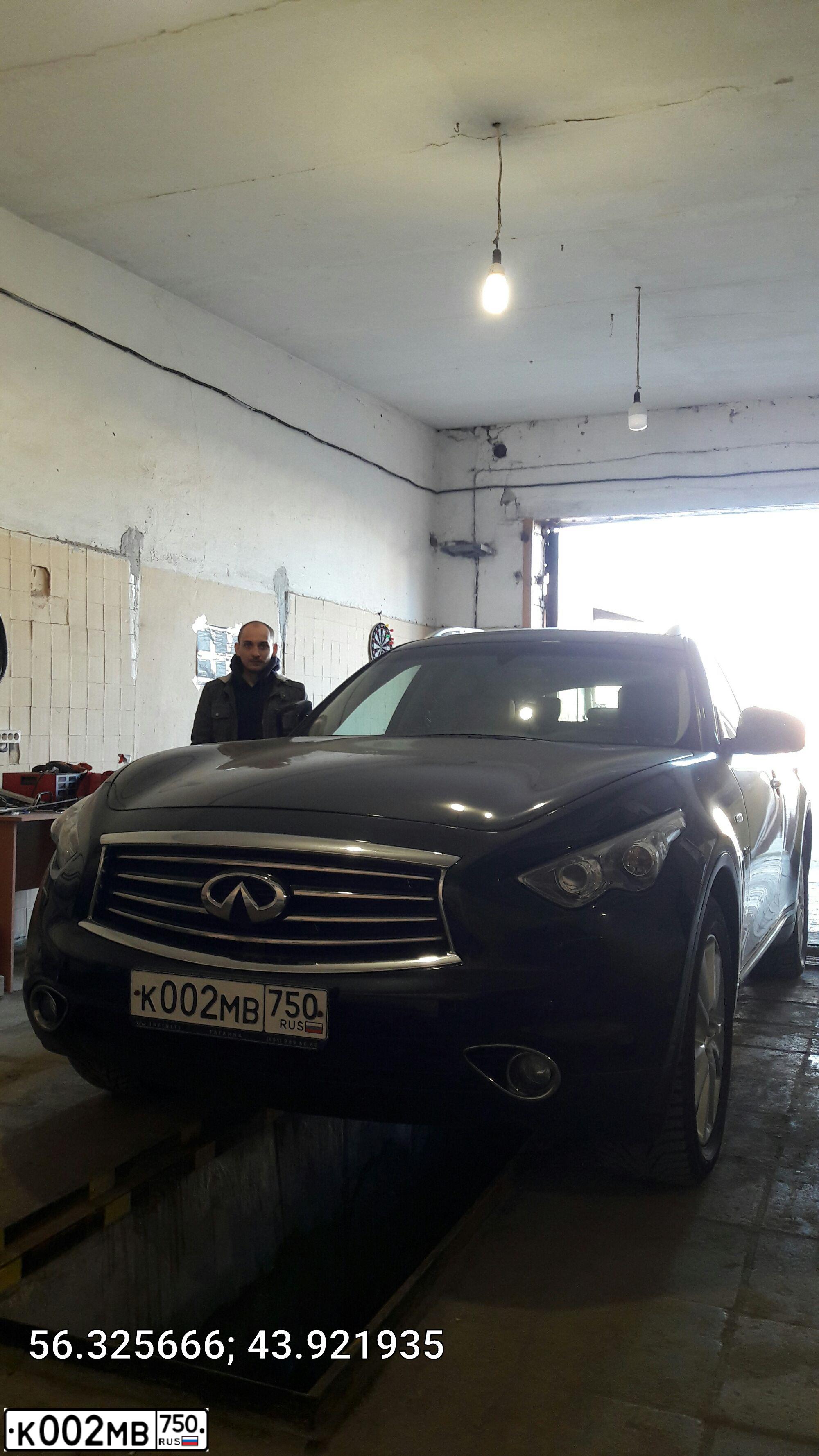 Фото автомобиля INFINITI QX70 /FX/, 2015 — госномер В532ЕТ787. Цвет: ЧЕРНЫЙ