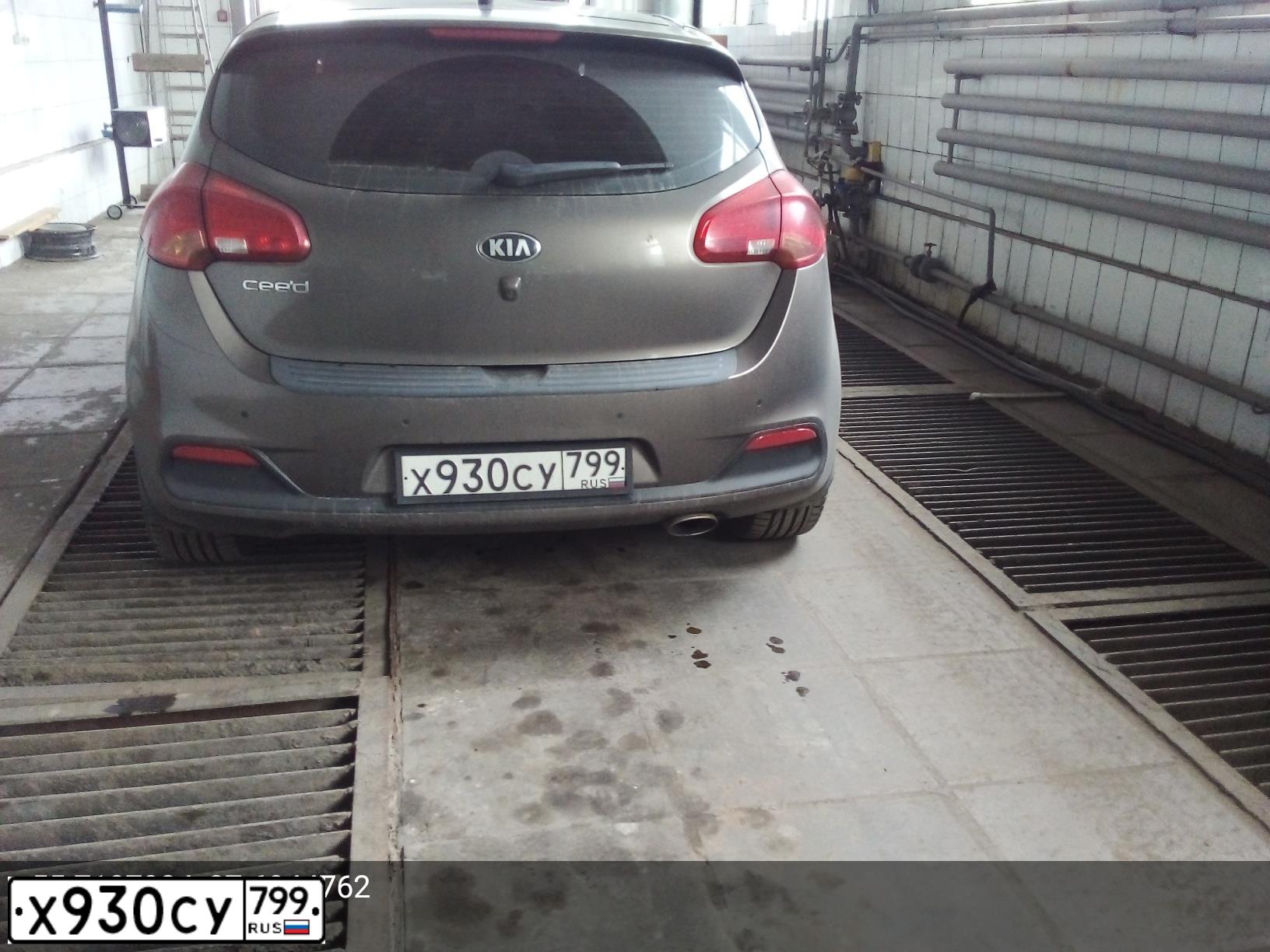 Фото автомобиля KIA CEE'D, 2013 — госномер Х930СУ799. Цвет: Коричневый