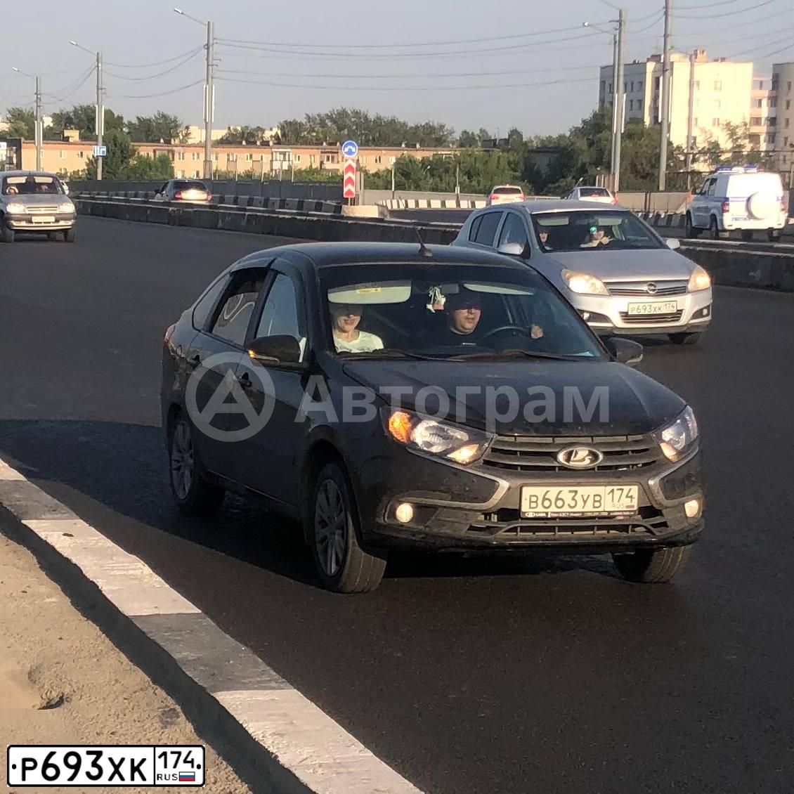 Фото автомобиля OPEL ASTRA, 2007 — госномер Р693ХК174. Цвет: серебристый