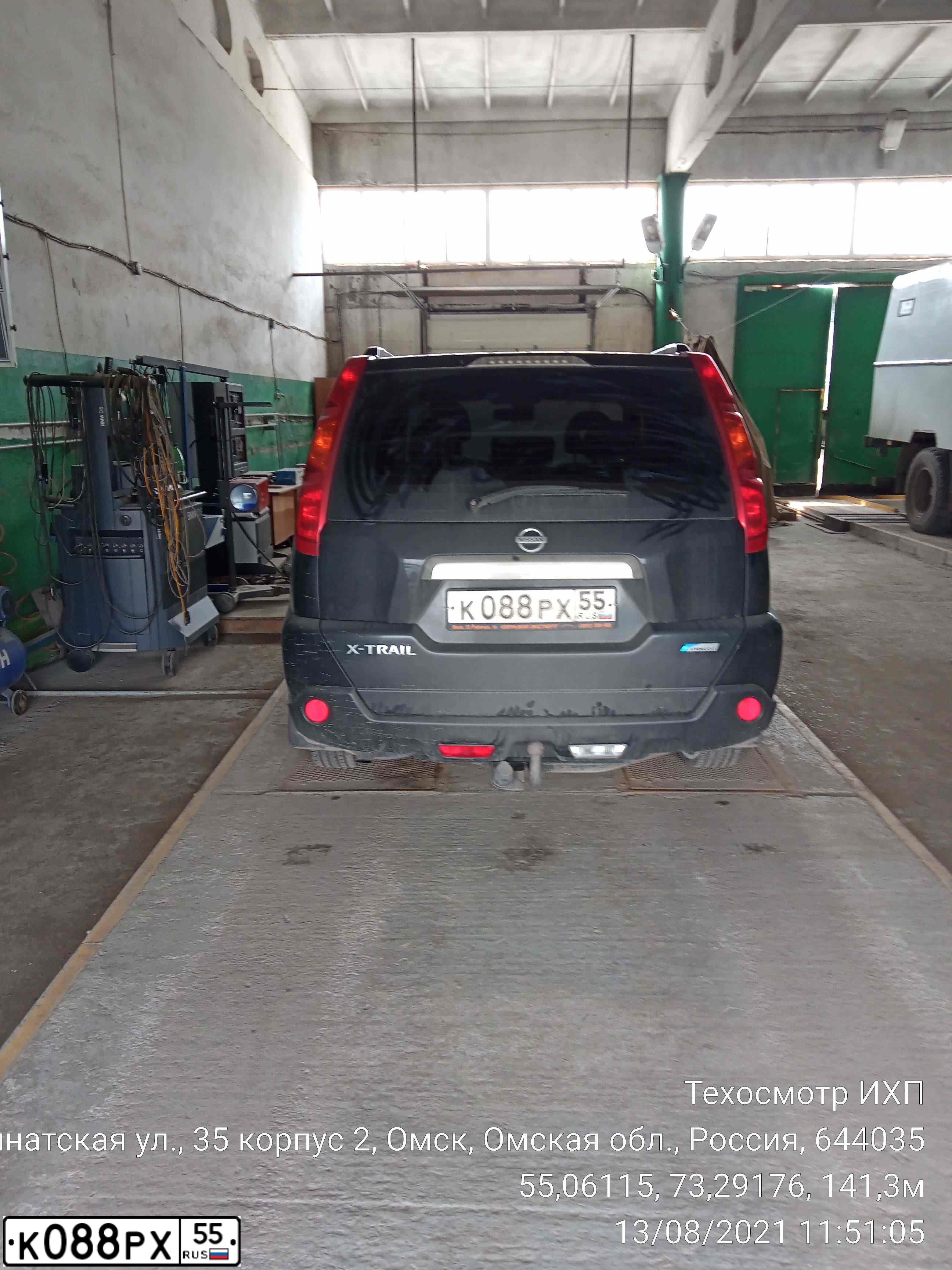 Фото автомобиля NISSAN X-TRAIL, 2010 — госномер К088РХ55. Цвет: ЧЕРНЫЙ