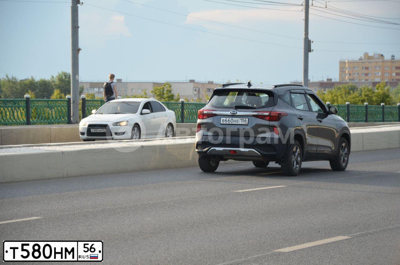 Фото автомобиля MITSUBISHI LANCER, 2008 — госномер Т580НМ56. Цвет: БЕЛЫЙ
