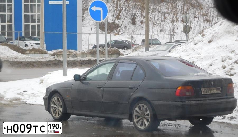Фото автомобиля BMW SERIE 5, 2001 — госномер М875ХС97. Цвет: ЧЕРНЫЙ