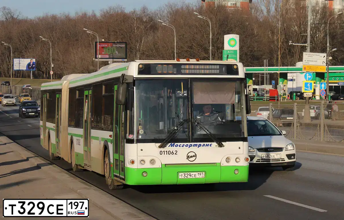 Фото автомобиля LIAZ 6213, 2012 — госномер Т329СЕ197. Цвет: БЕЛЫЙ-ЗЕЛЕНЫЙ