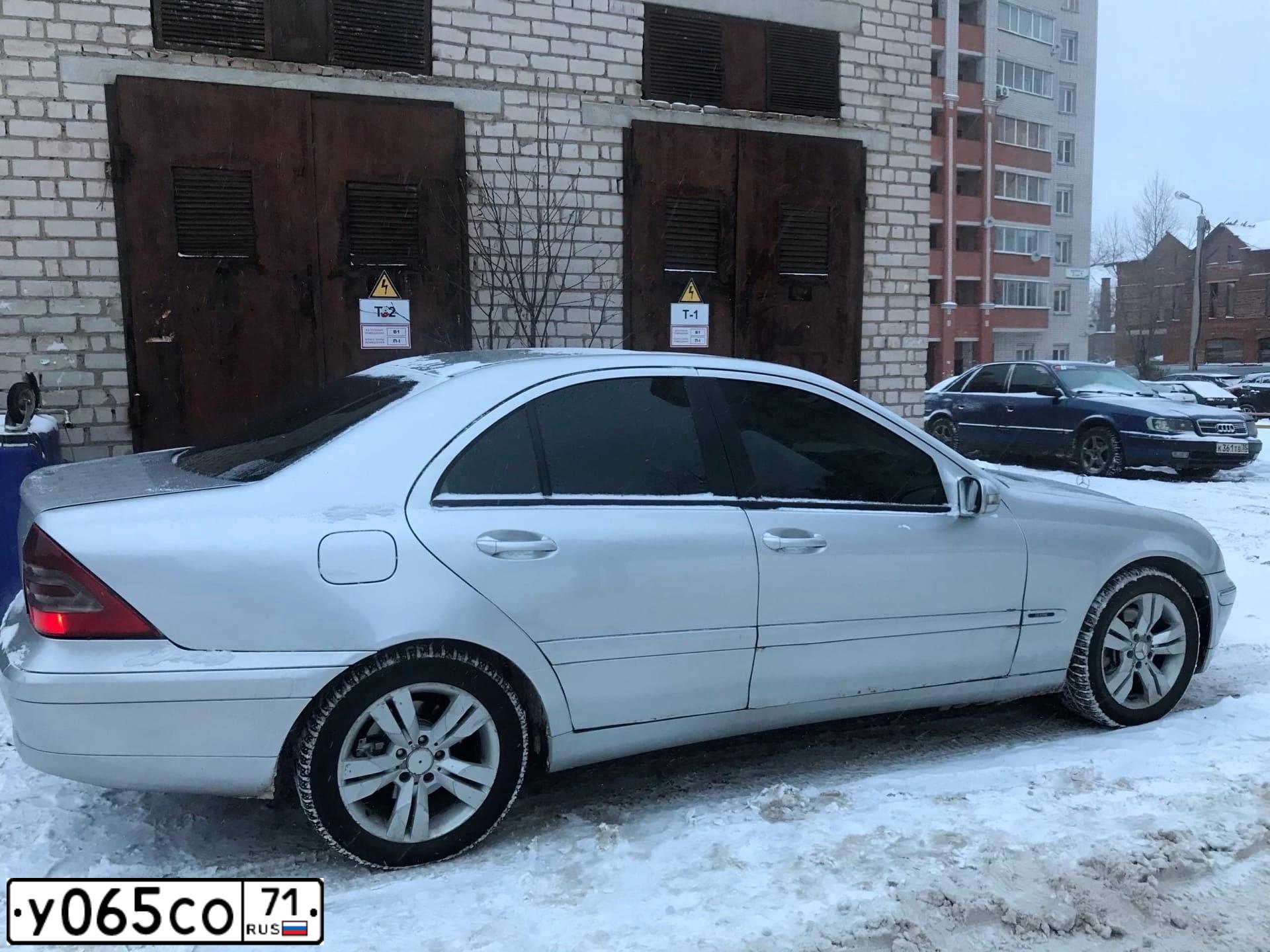 Фото автомобиля MERCEDES C-KLASSE, 2001 — госномер У065СО71. Цвет: СЕРЫЙ