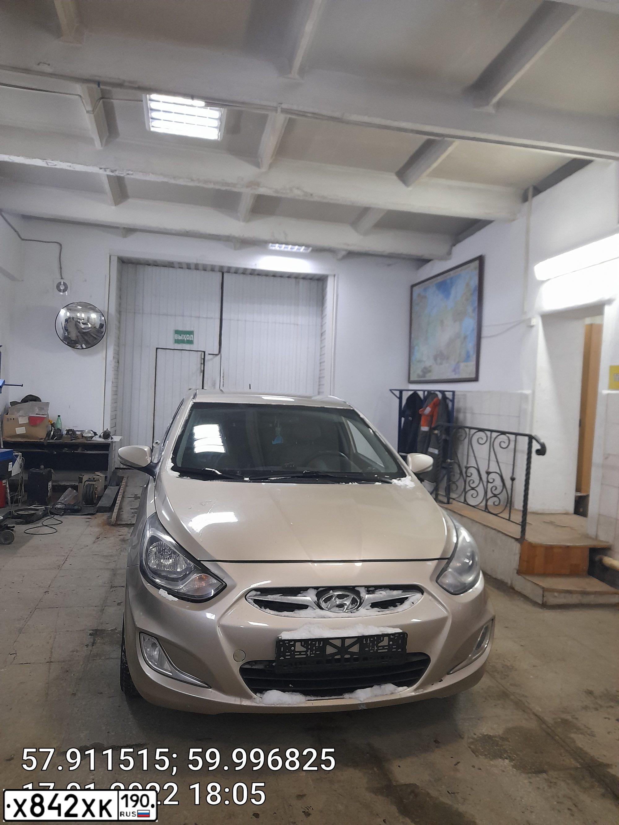 Фото автомобиля HYUNDAI SOLARIS, 2013 — госномер Р893ОУ196. Цвет: БЕЖЕВО-СЕРЫЙ