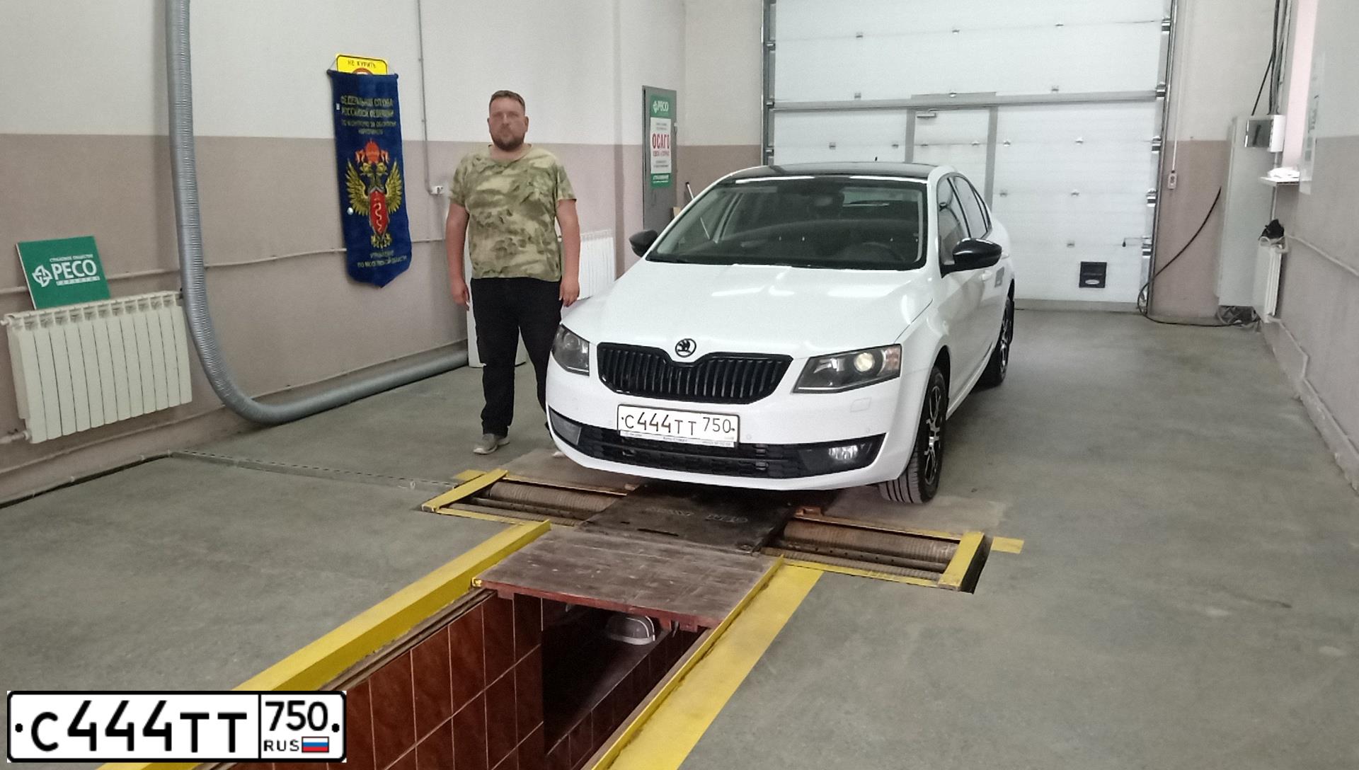Фото автомобиля BMW 520D, 2019 — госномер Т354НЕ39. Цвет: ЧЕРНЫЙ