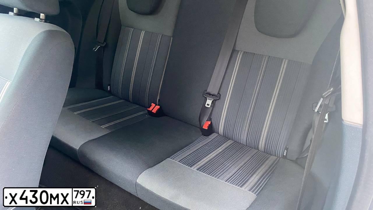 Фото автомобиля FORD FIESTA / ASPIRE, 2010 — госномер Х430МХ797. Цвет: САЛАТОВЫЙ