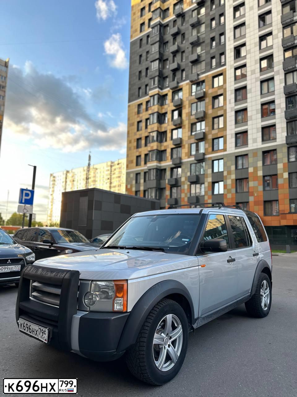 Фото автомобиля LANDROVER DISCOVERY, 2008 — госномер А713ХМ155. Цвет: Серебристый