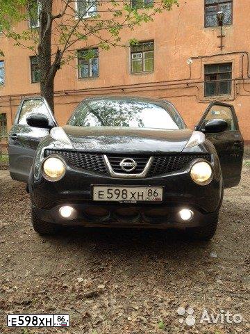 Фото автомобиля NISSAN JUKE, 2011 — госномер М076РС164. Цвет: ЧЕРНЫЙ