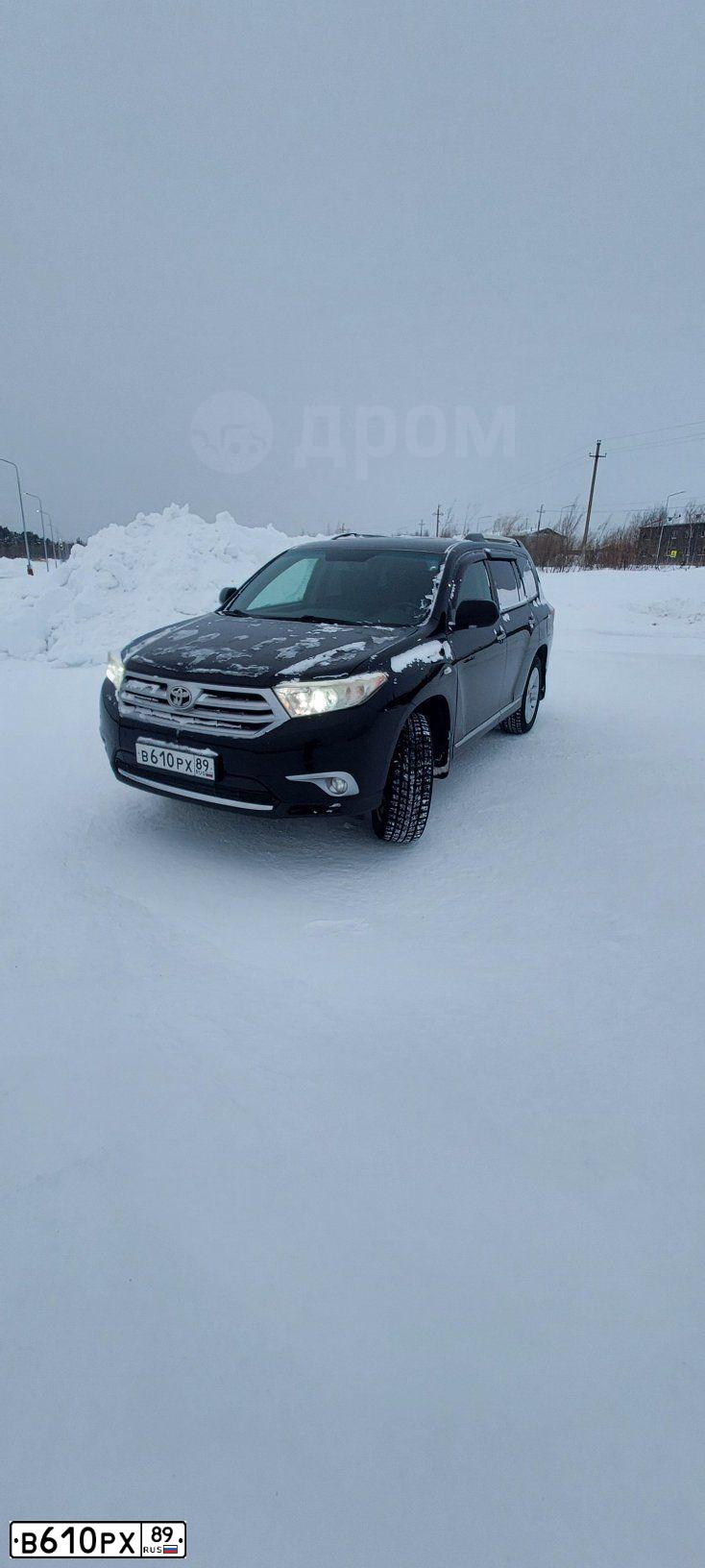 Фото автомобиля TOYOTA HIGHLANDER, 2011 — госномер В610РХ89. Цвет: ЧЕРНЫЙ