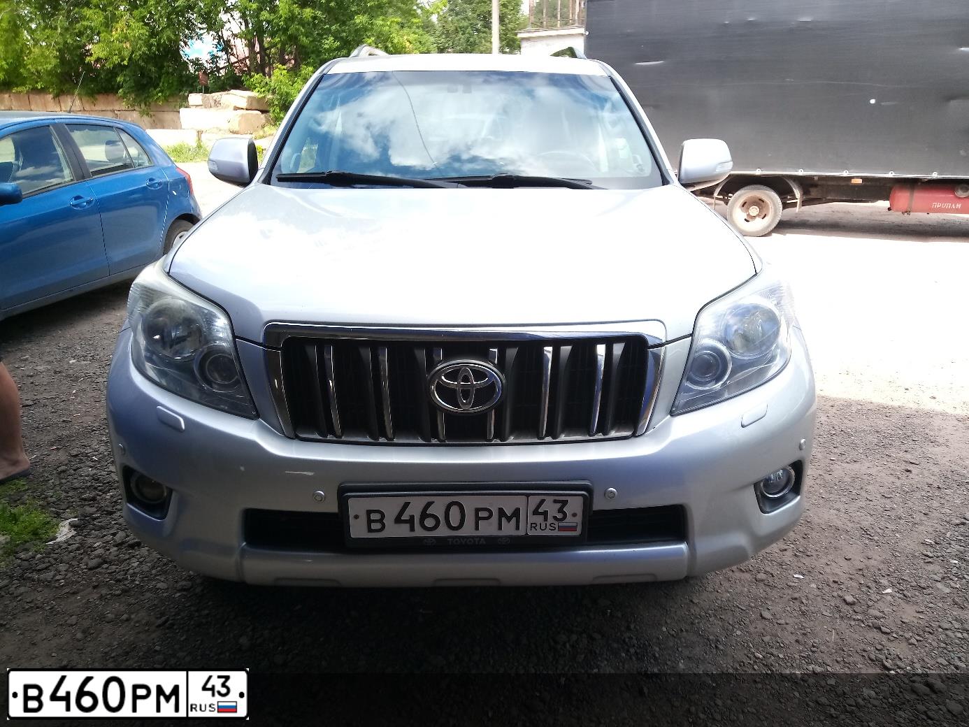 Фото автомобиля TOYOTA LANDCRUISER, 2010 — госномер Т385КК59. Цвет: Серебристый