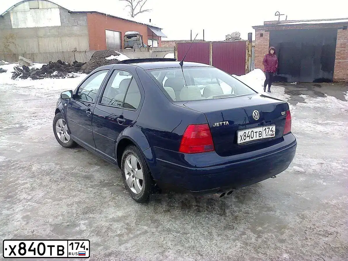 Фото автомобиля VOLKSWAGEN JETTA, 2002 — госномер Х840ТВ174. Цвет: синий