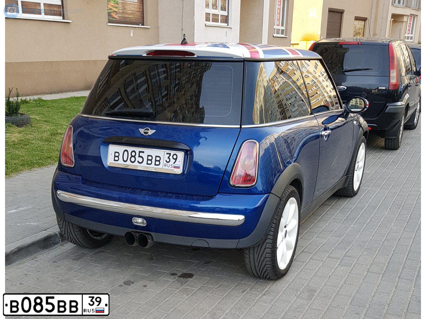 Фото автомобиля MINI МИНИ КУПЕР БЕЗ МОДЕЛИ, 2002 — госномер Т644ЕА39. Цвет: синий