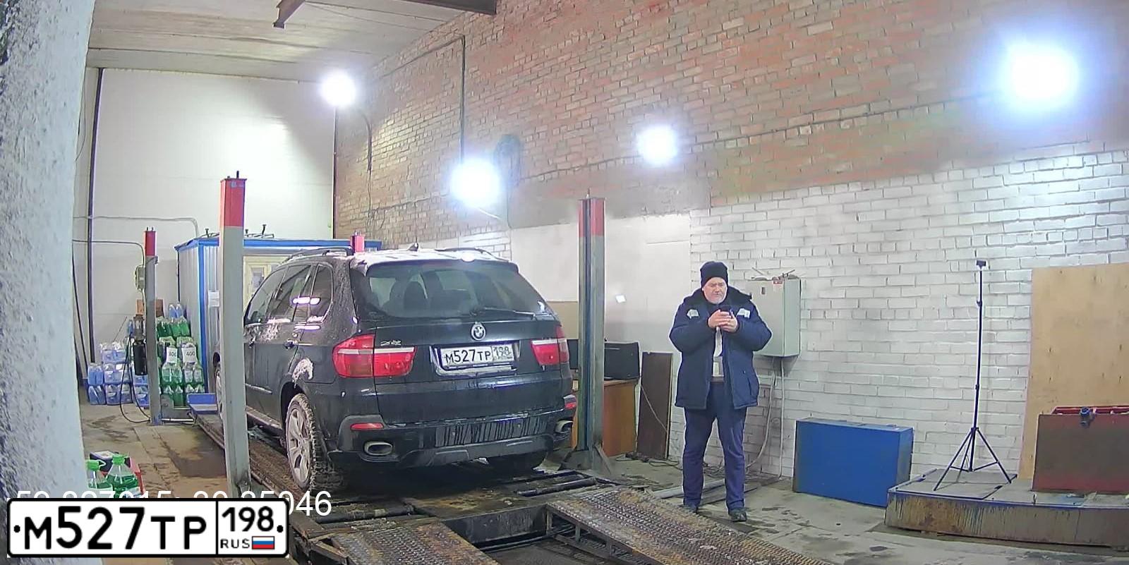 Фото автомобиля BMW X5, 2007 — госномер О999ЕО60. Цвет: ЧЕРНЫЙ