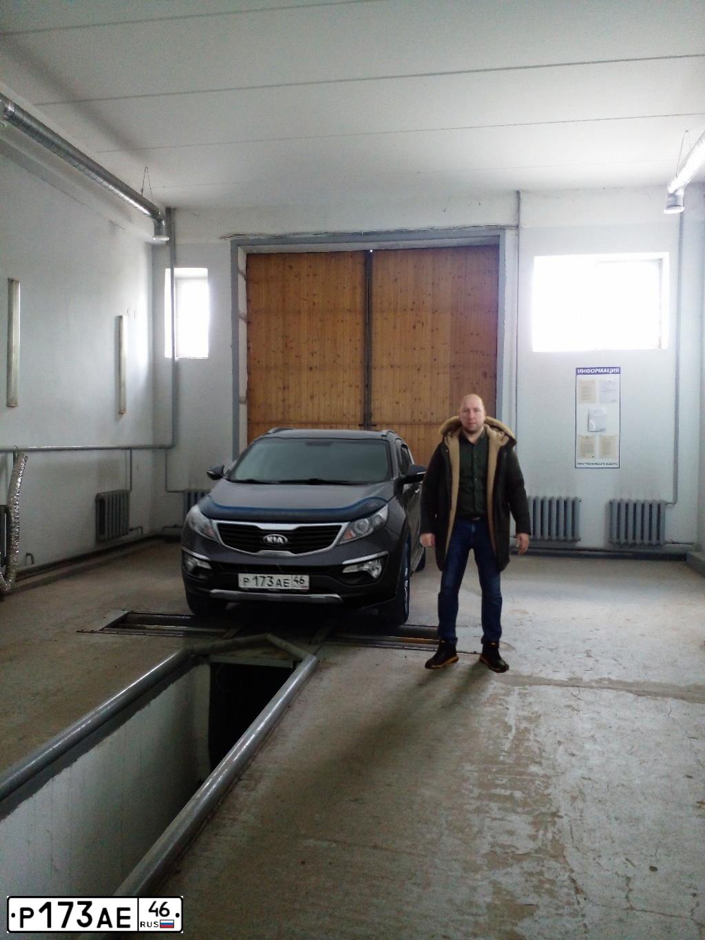 Фото автомобиля KIA SPORTAGE, 2012 — госномер Р247НВ46. Цвет: СЕРЫЙ