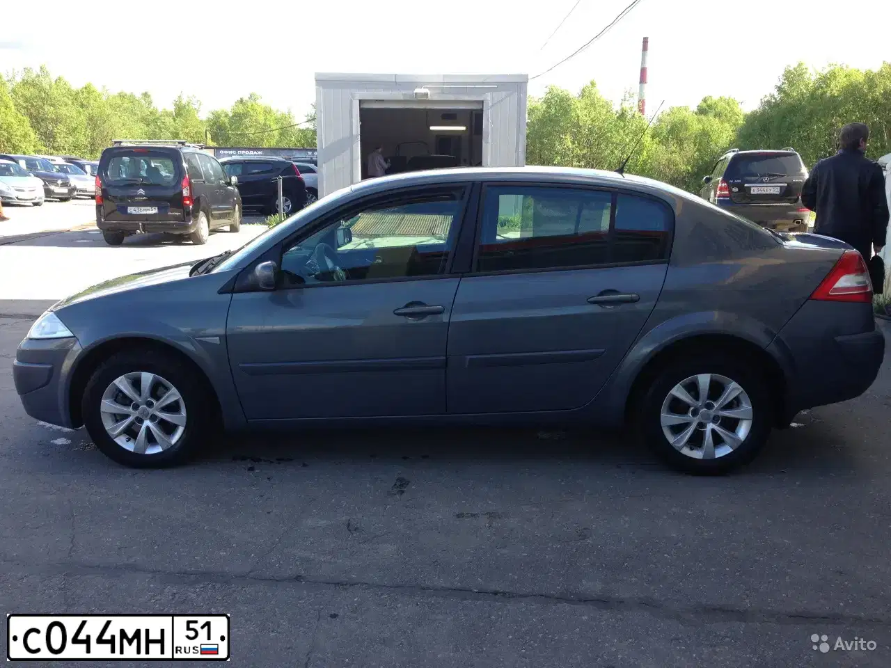 Фото автомобиля RENAULT MEGANE, 2007 — госномер С044МН51. Цвет: Серый