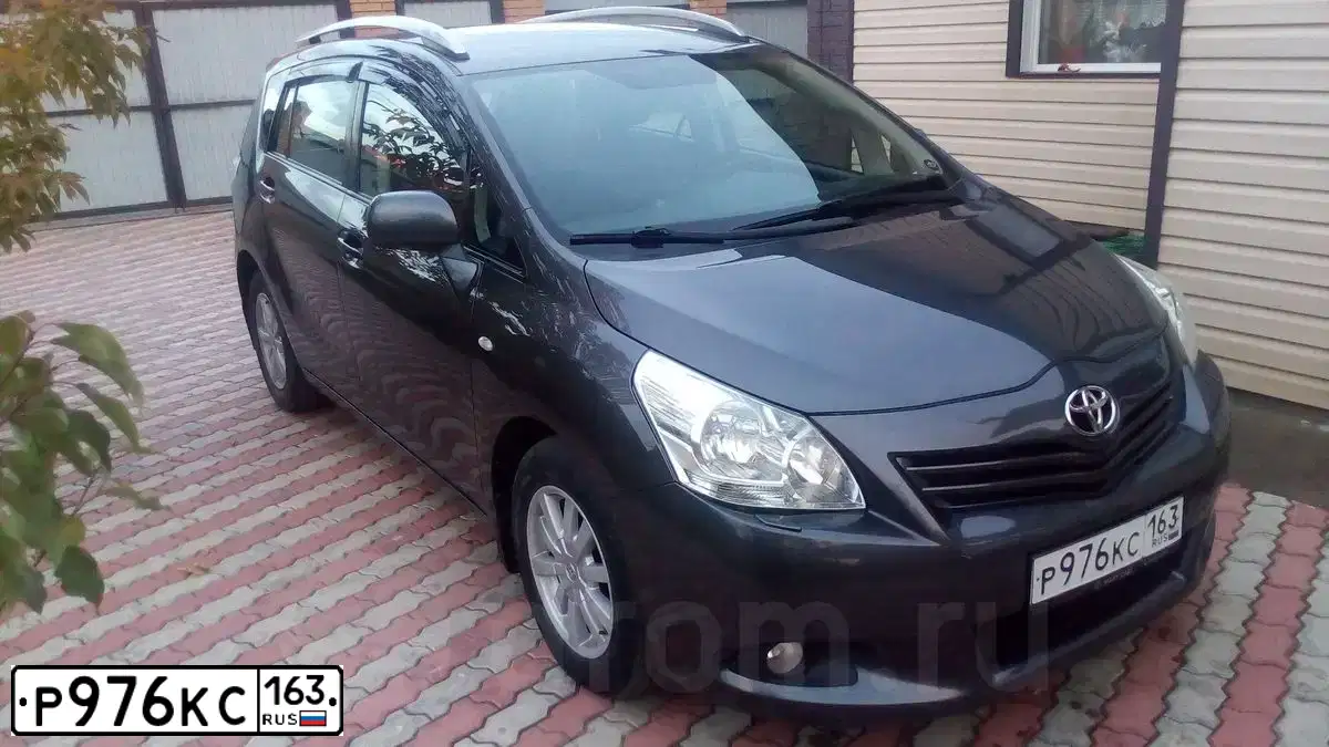 Фото автомобиля TOYOTA VERSO, 2011 — госномер С418ВУ138