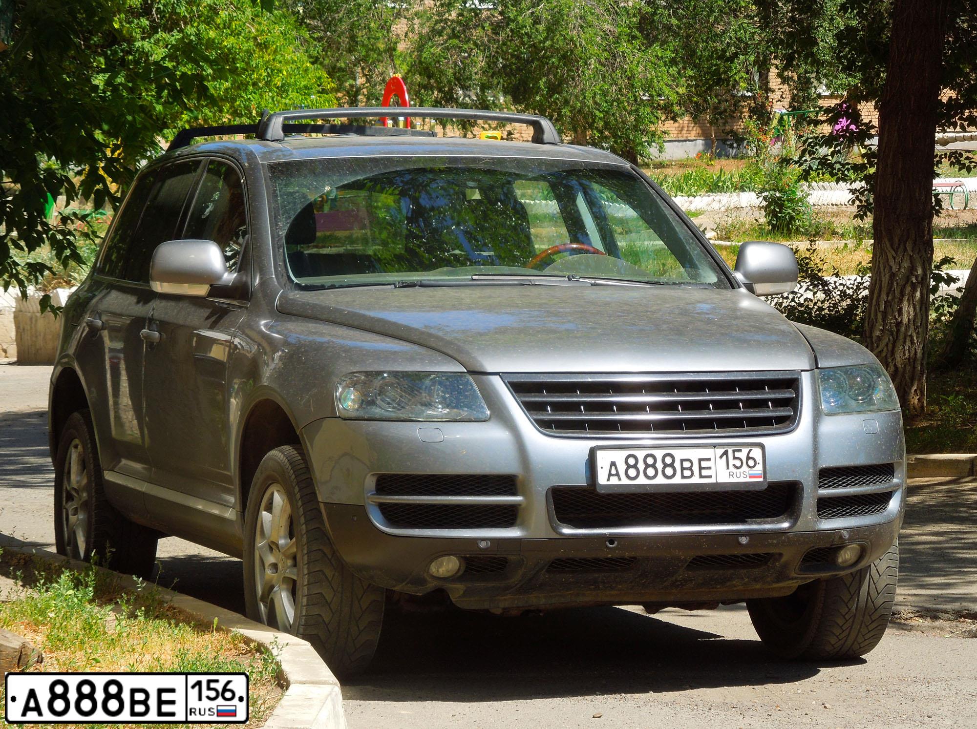 Фото автомобиля VOLKSWAGEN TOUAREG, 2003 — госномер М830СУ702. Цвет: СЕРЫЙ