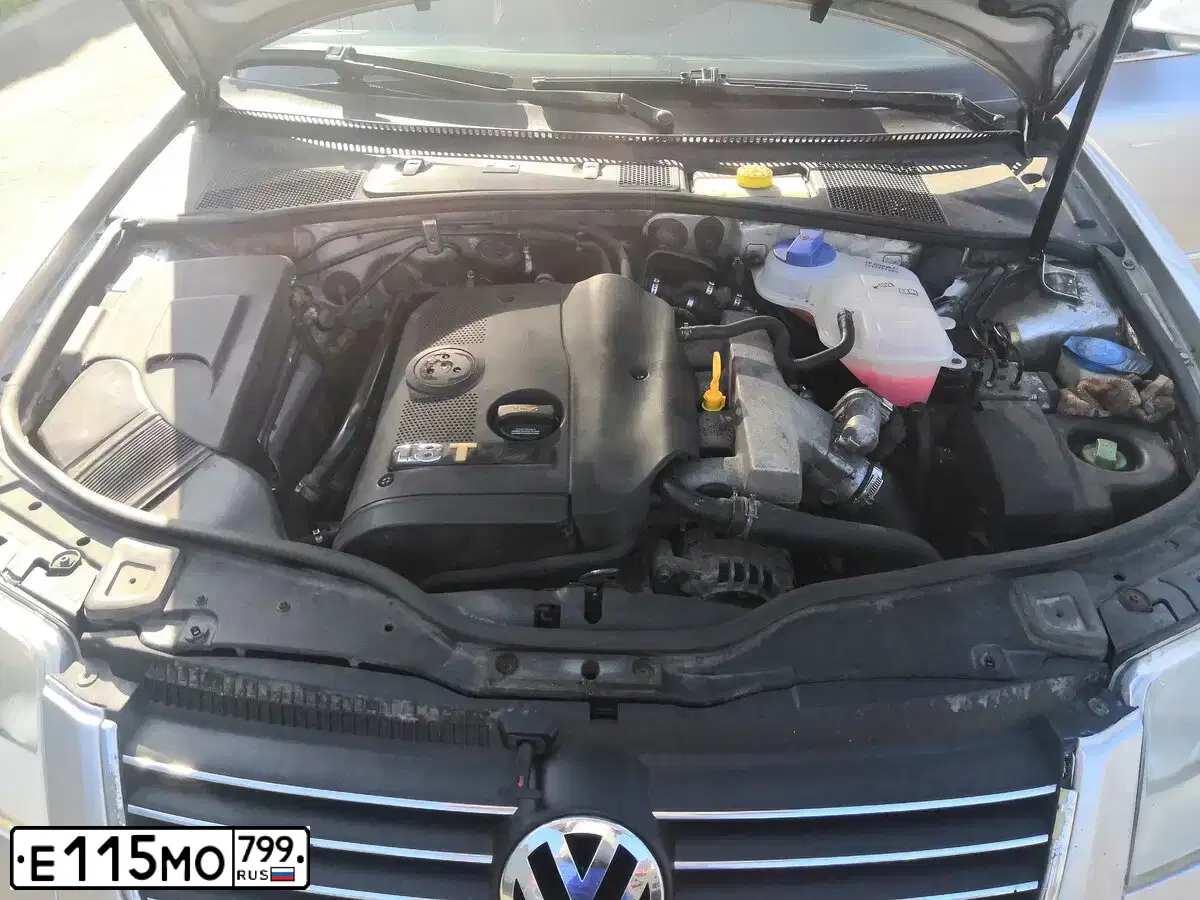 Фото автомобиля VOLKSWAGEN PASSAT, 2004 — госномер Р045КК197. Цвет: Серебристый