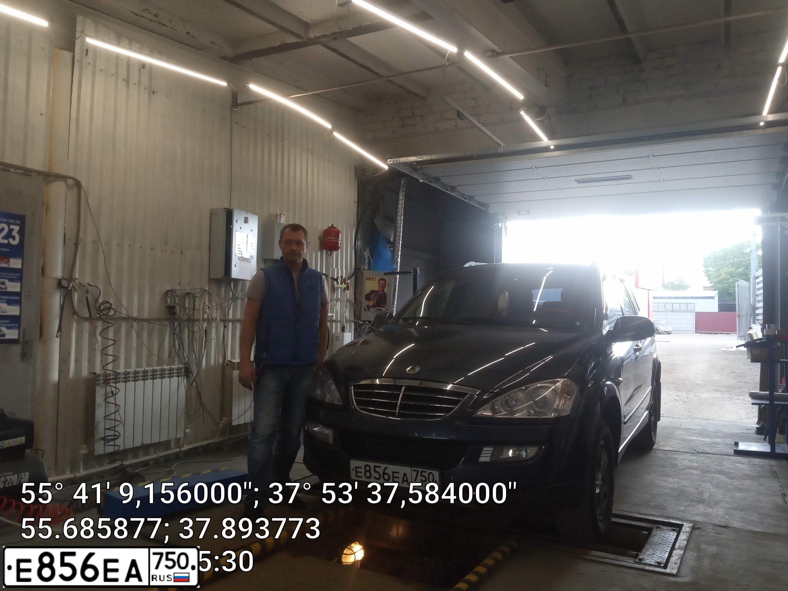 Фото автомобиля SSANGYONG KYRON, 2013 — госномер Е856ЕА750. Цвет: СЕРЫЙ