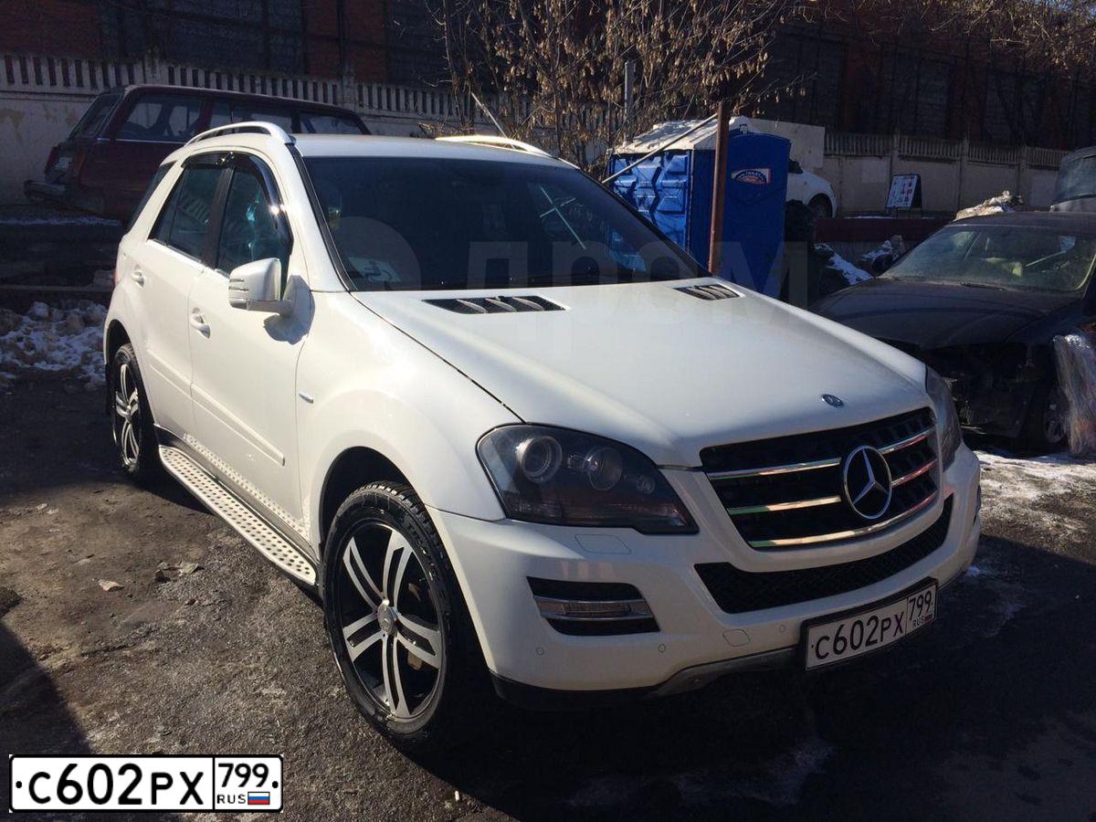 Фото автомобиля MERCEDES M-KLASSE, 2011 — госномер А001ВЕ01. Цвет: Белый