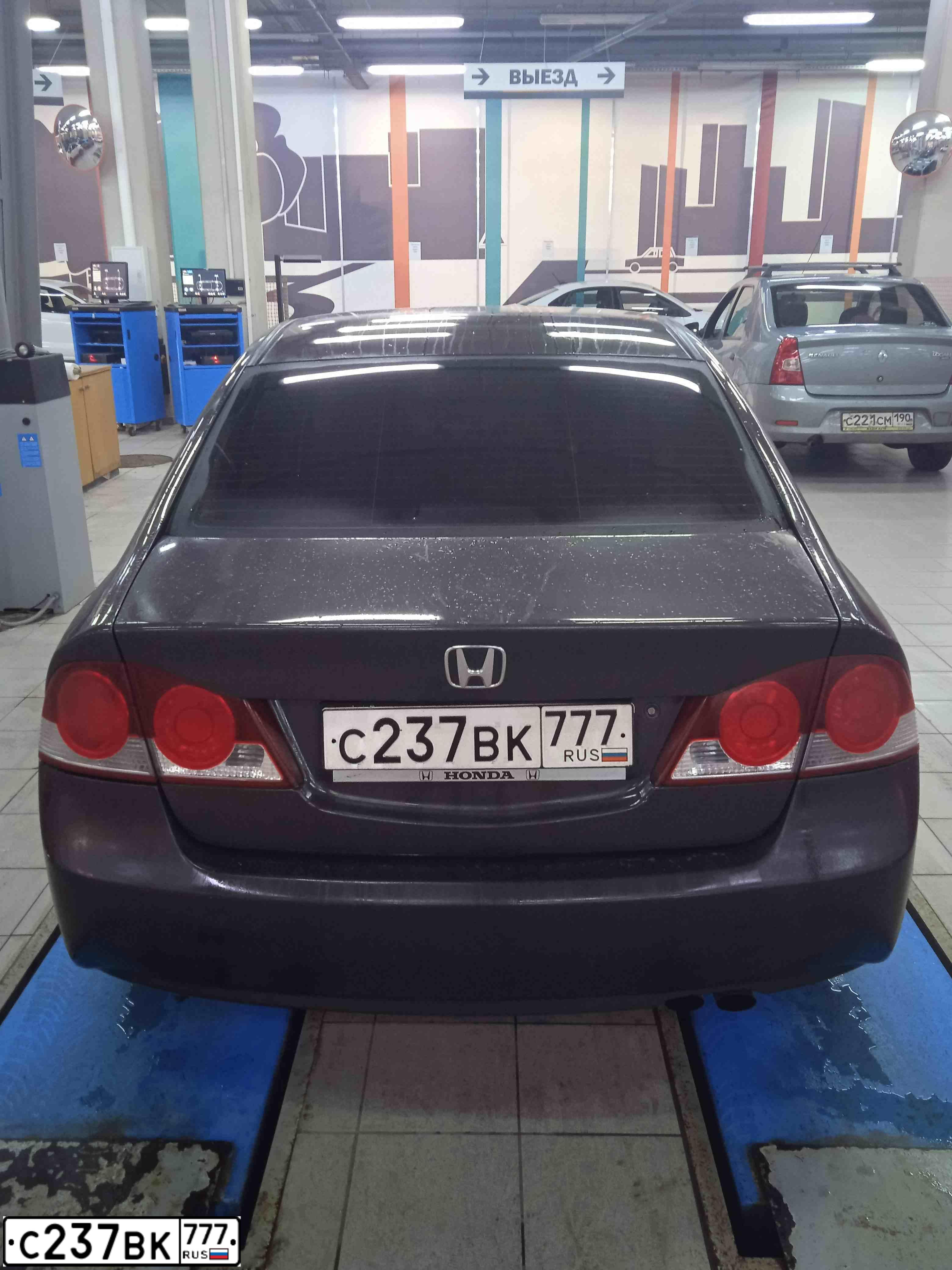 Фото автомобиля HONDA CIVIC, 2008 — госномер С237ВК777. Цвет: КОРИЧНЕВЫЙ ТЕМНЫЙ