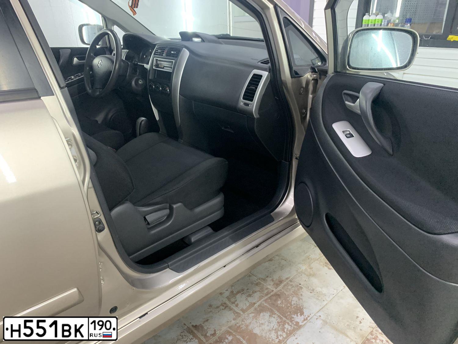 Фото автомобиля SUZUKI LIANA, 2004 — госномер А971АР977. Цвет: БЕЖЕВЫЙ ПЕРЛАМУТРОВЫЙ