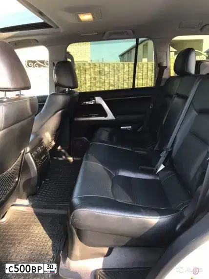 Фото автомобиля TOYOTA LANDCRUISER 200, 2013 — госномер С500ВР30. Цвет: Белый