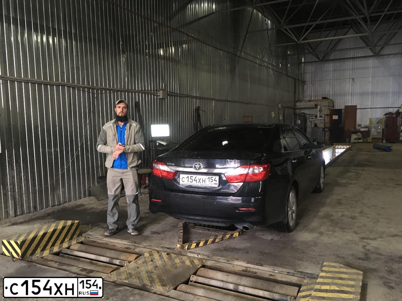 Фото автомобиля TOYOTA CAMRY, 2013 — госномер С154ХН154. Цвет: ЧЕРНЫЙ МЕТАЛЛИК
