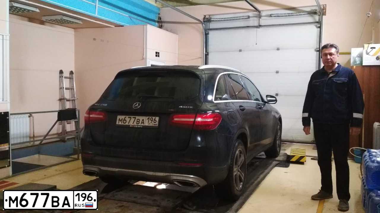 Фото автомобиля MERCEDES GLC-KLASSE, 2019 — госномер М677ВА196. Цвет: ЧЕРНЫЙ