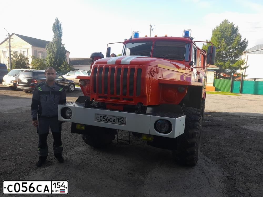 Фото автомобиля URAL 5557 /6X6/, 2013 — госномер С056СА154. Цвет: цв. сх. ГОСТ Р 50574-2002