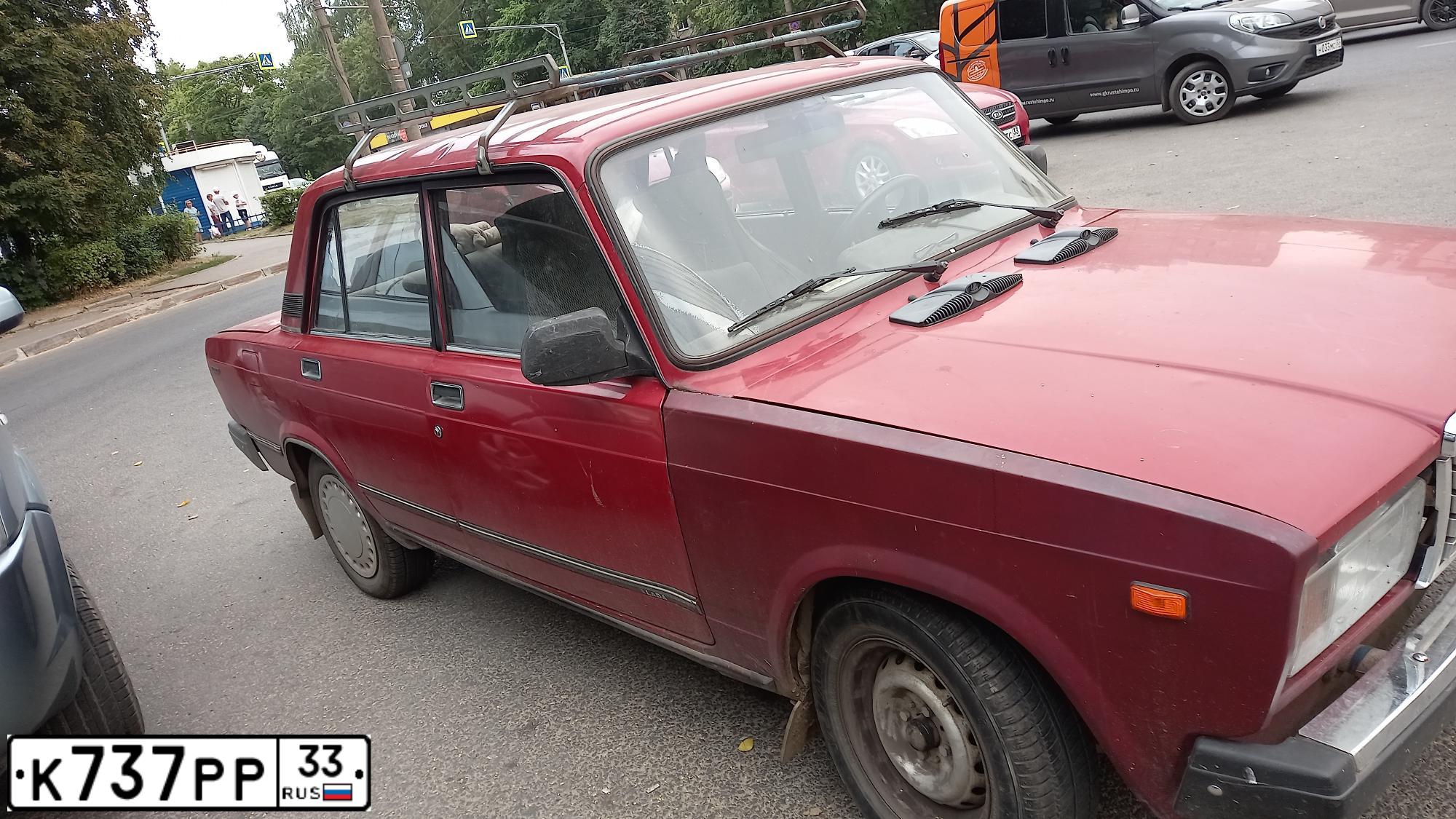 Фото автомобиля PEUGEOT 207, 2010 — госномер К737РР33. Цвет: Красный