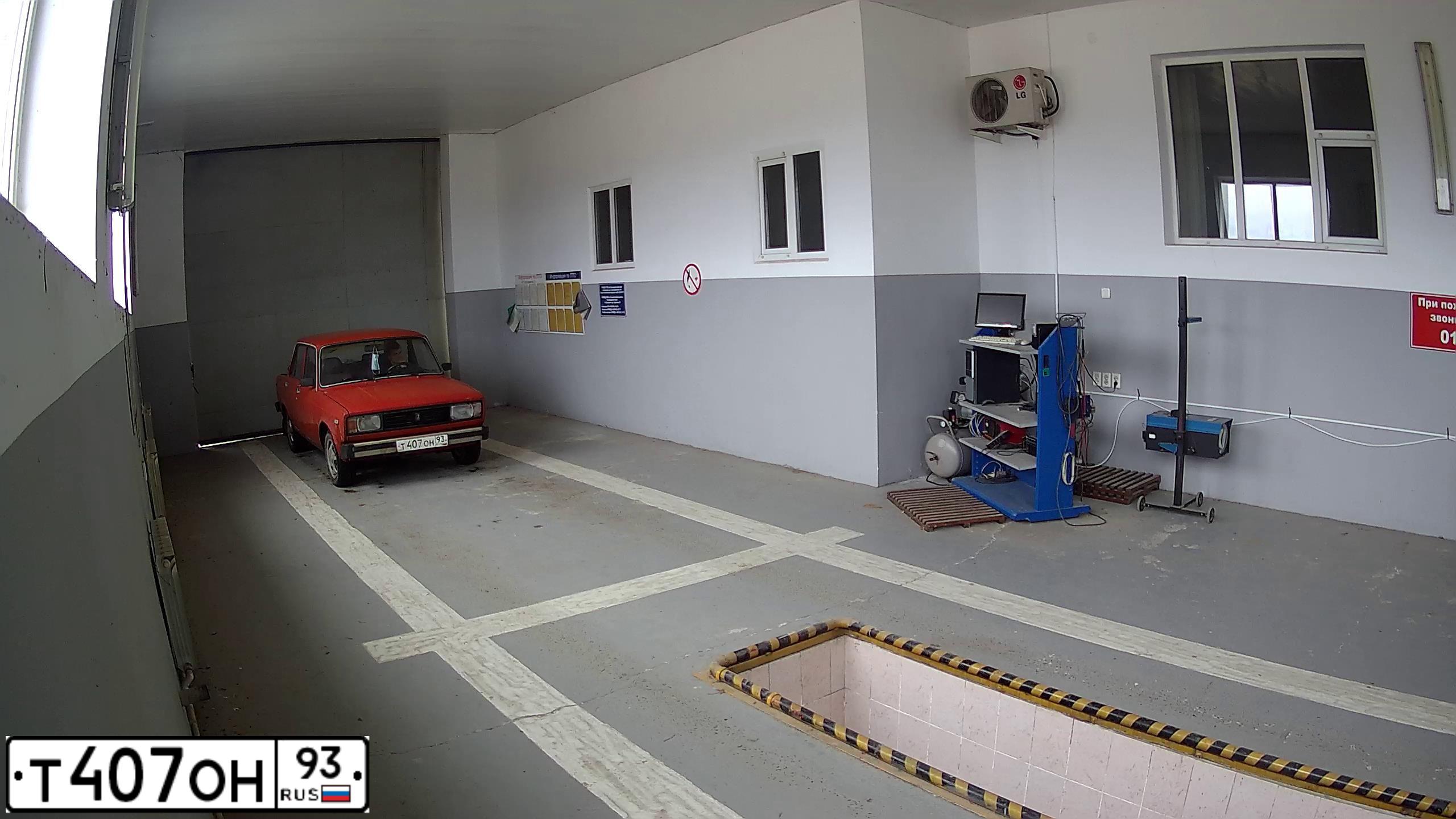 Фото автомобиля LADA 2105 LADA, 1988 — госномер Т407ОН93. Цвет: Красный