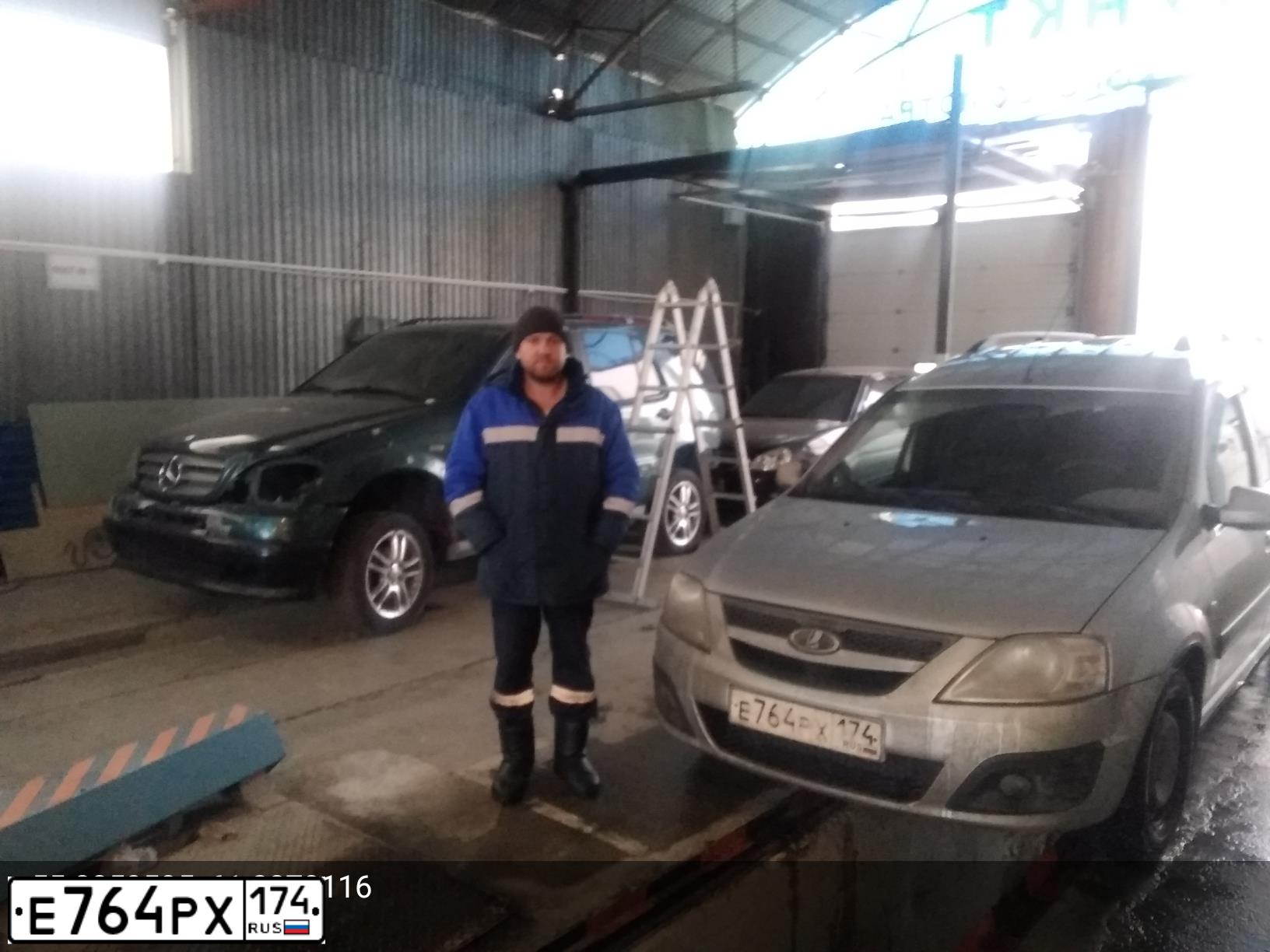 Фото автомобиля LADA 2190 GRANTA, 2013 — госномер У787ВК774. Цвет: СИНЕ-ЧЕРНЫЙ