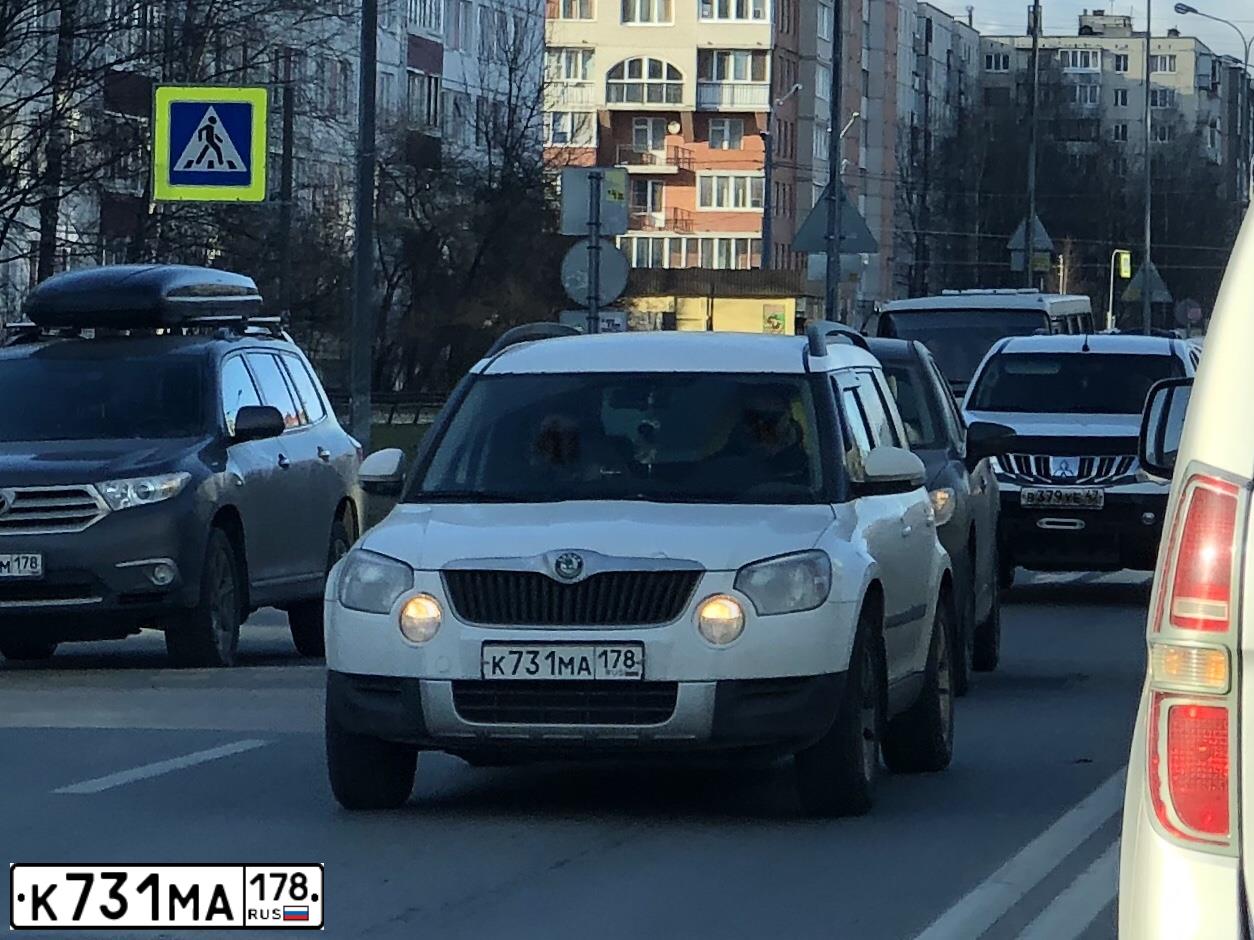 Фото автомобиля SKODA YETI, 2011 — госномер В385ТН43. Цвет: Белый