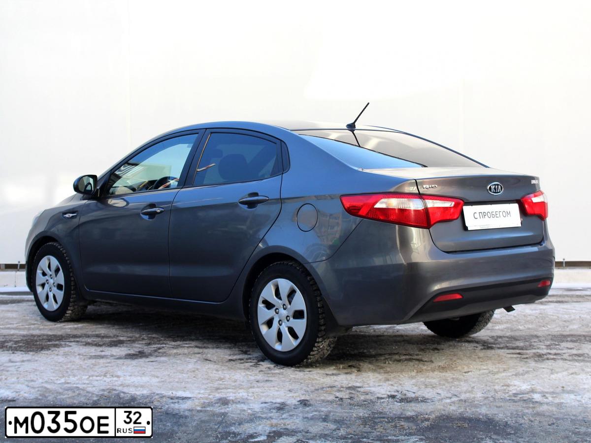 Фото автомобиля KIA RIO, 2012 — госномер М035ОЕ32. Цвет: СЕРЫЙ