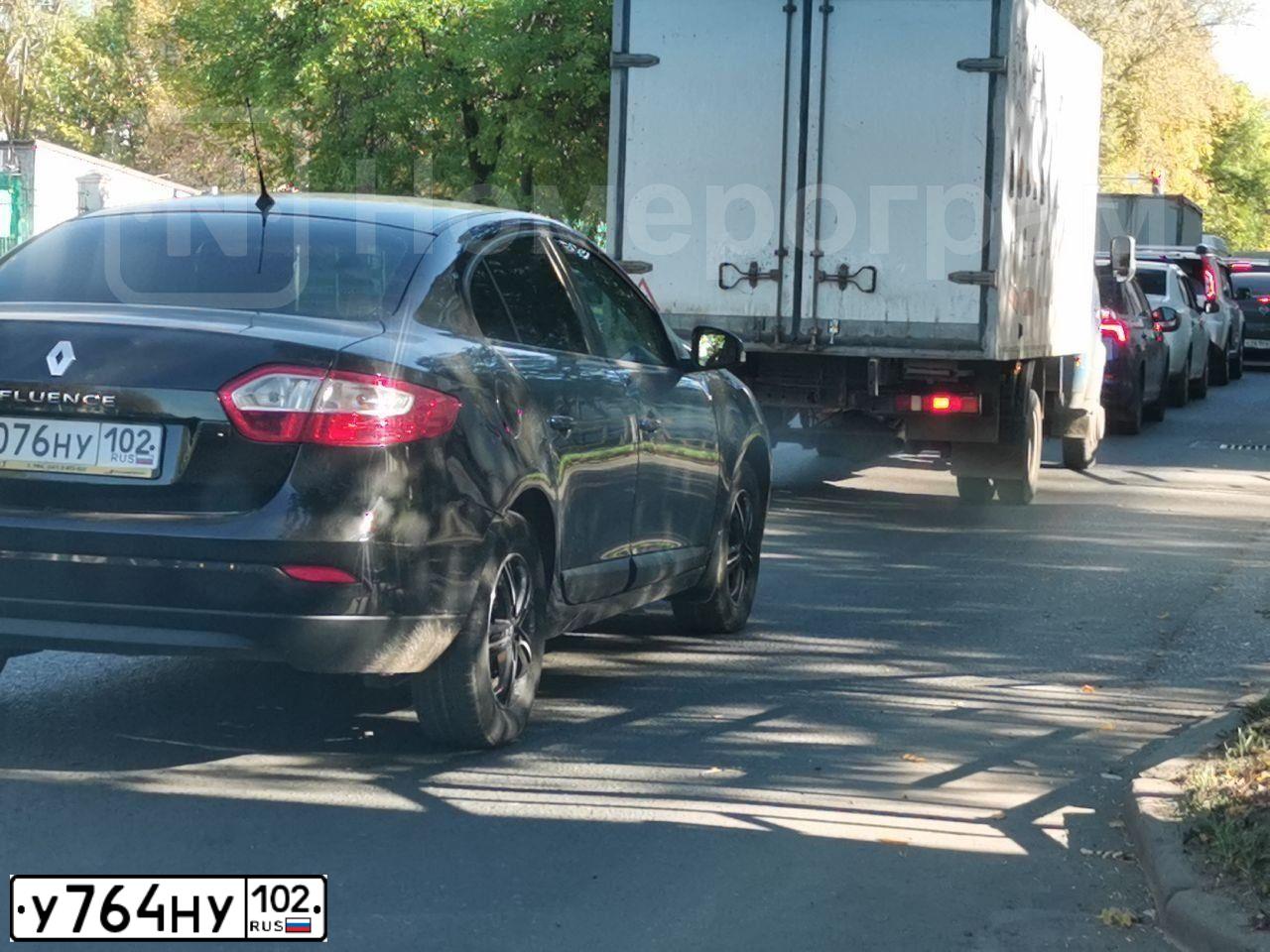 Фото автомобиля SKODA OCTAVIA, 2017 — госномер Е003ТЕ156. Цвет: Коричневый