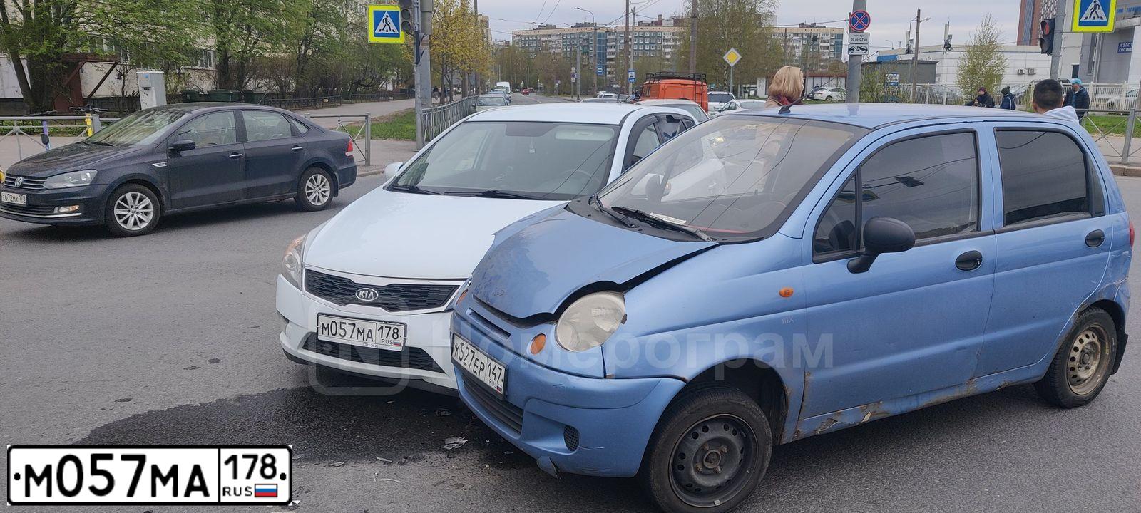 Фото автомобиля KIA CEE'D, 2012 — госномер М057МА178. Цвет: БЕЛЫЙ
