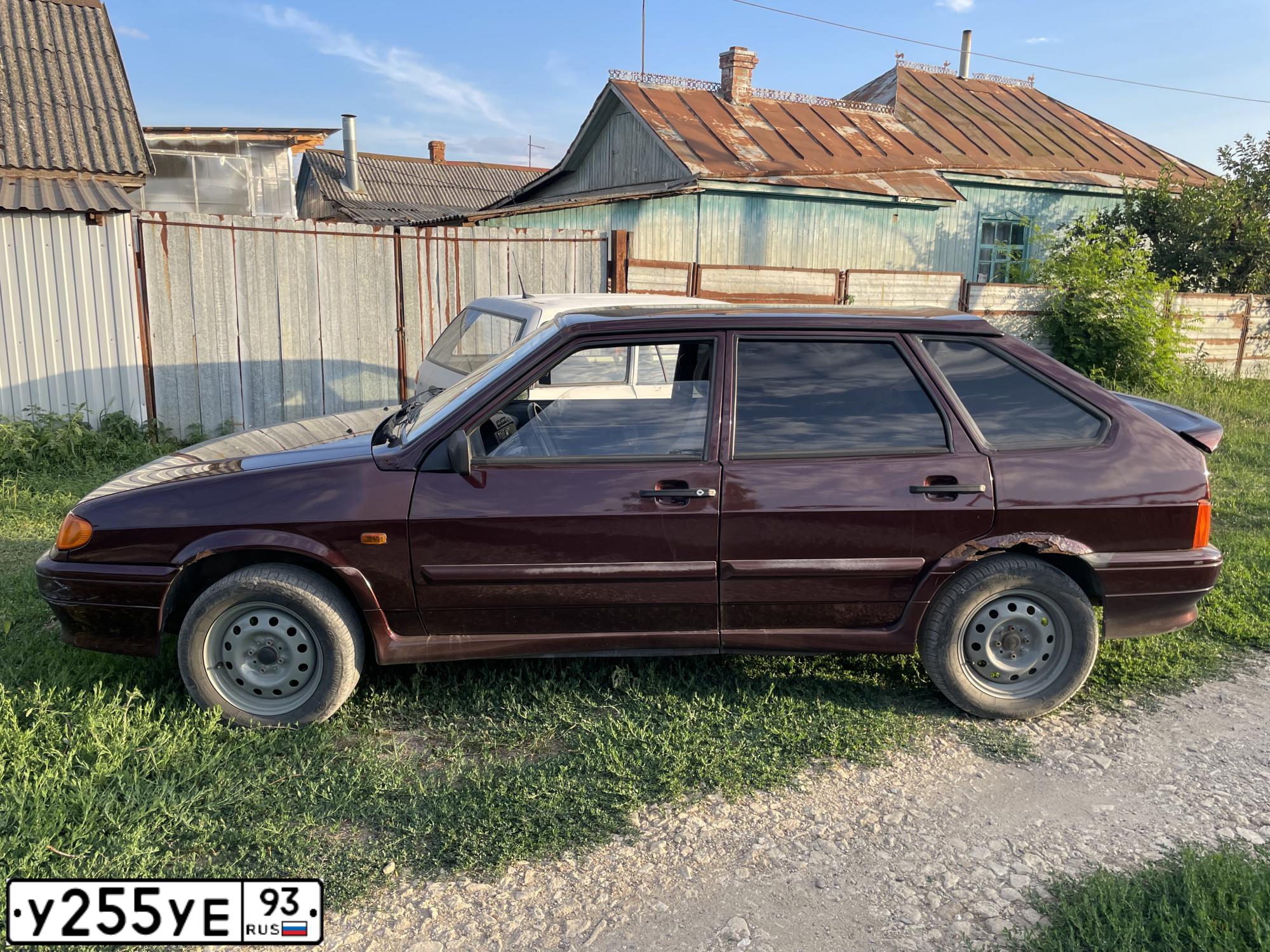 Фото автомобиля LADA 2114 SAMARA, 2010 — госномер У255УЕ93. Цвет: ТЕМНО-ВИШНЕВЫЙ