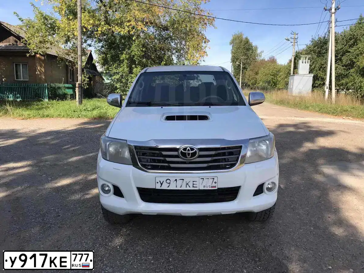 Фото автомобиля TOYOTA HILUX, 2014 — госномер М120ХВ10. Цвет: Белый