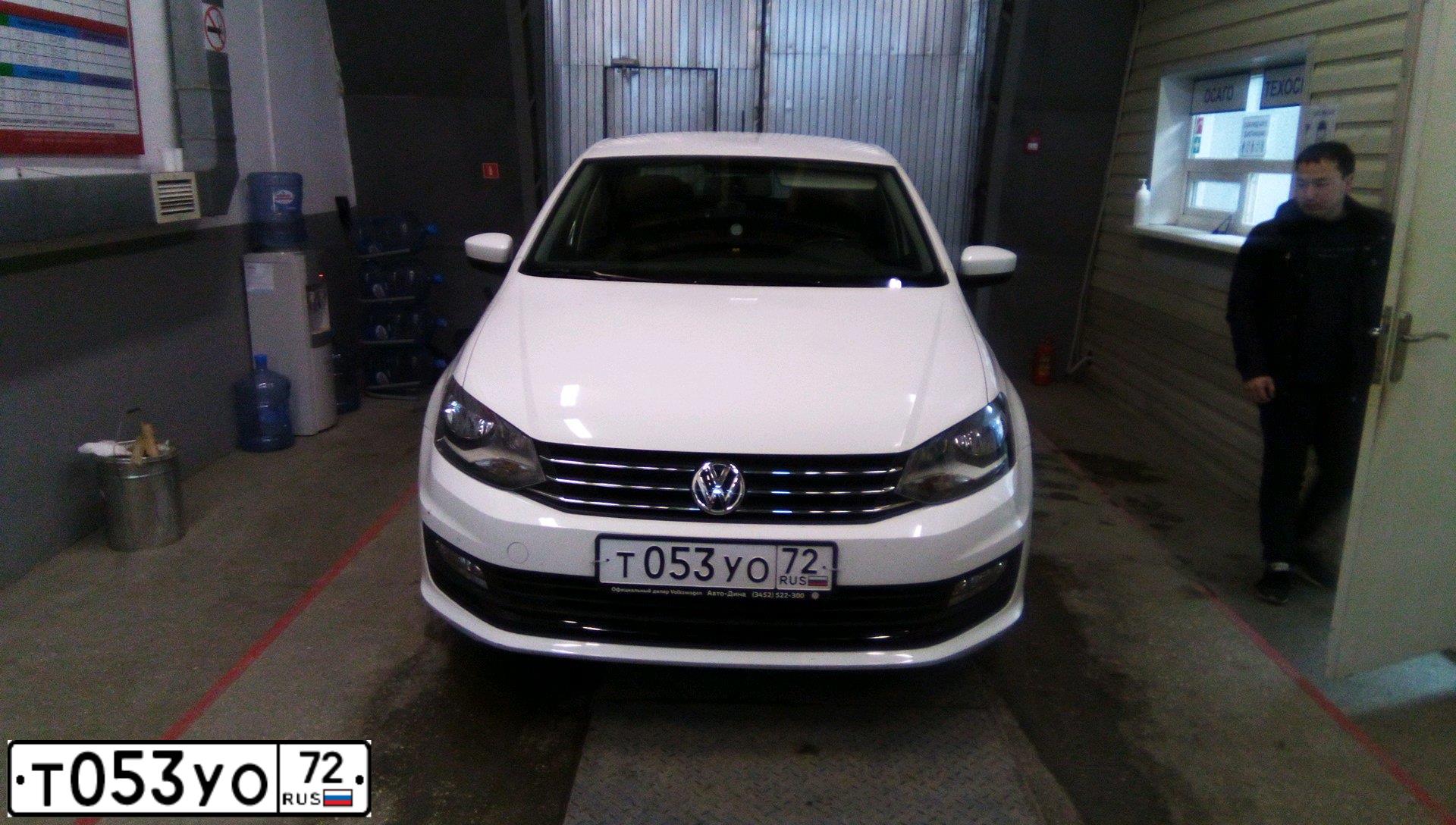 Фото автомобиля VOLKSWAGEN POLO, 2017 — госномер Т053УО72. Цвет: БЕЛЫЙ
