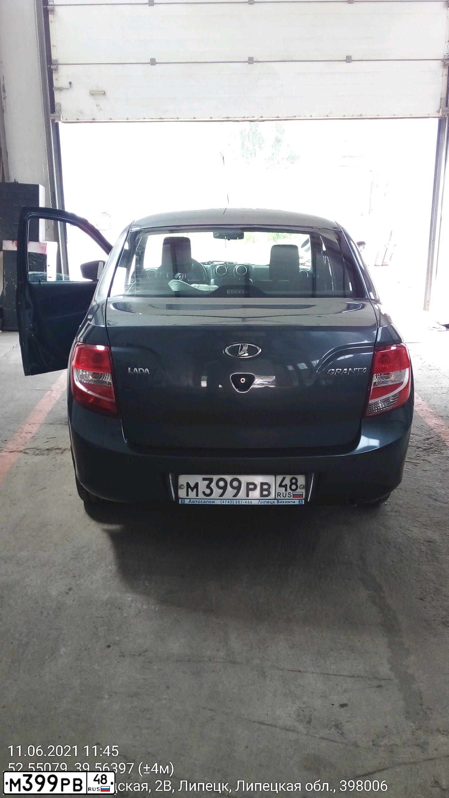 Фото автомобиля LADA 2190 GRANTA, 2015 — госномер М399РВ48. Цвет: СЕРЕБРИСТО-ТЕМНО-СЕРЫЙ