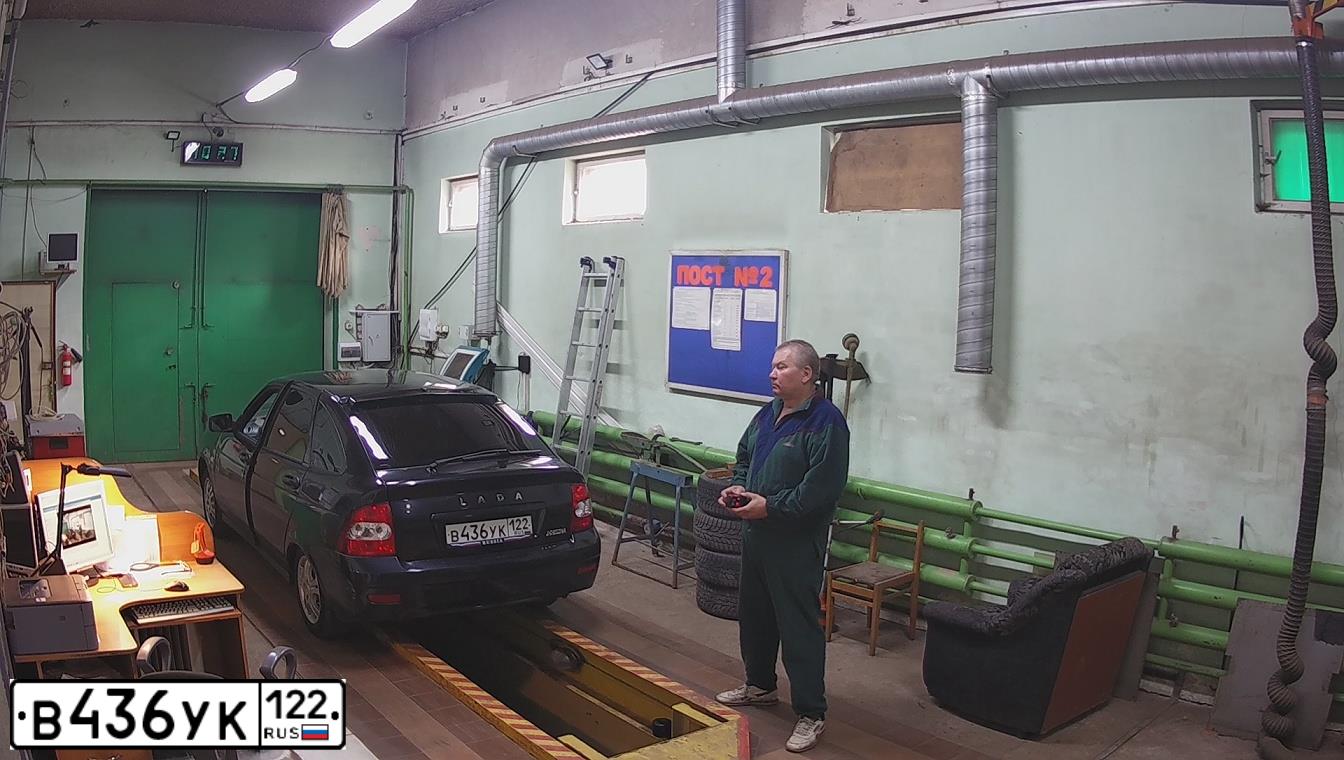 Фото автомобиля LADA PRIORA, 2008 — госномер Е583ХУ33. Цвет: Сине-Черный
