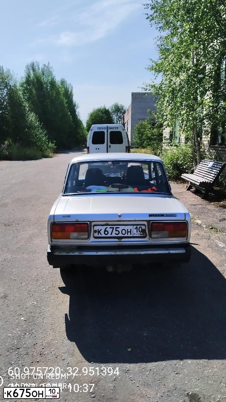 Фото автомобиля LADA 2107, 2010 — госномер Н735ОА10. Цвет: СВЕТЛО-СЕРЕБРИСТЫЙ МЕТАЛЛ