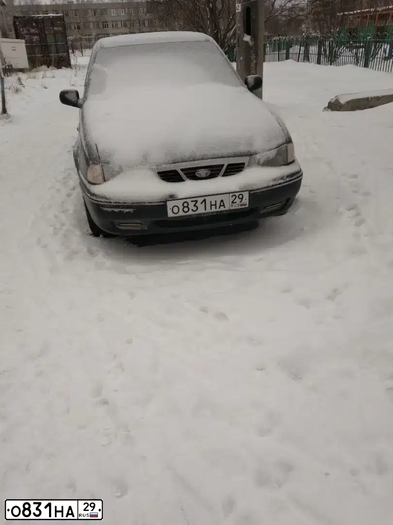 Фото автомобиля DAEWOO NEXIA, 2005 — госномер О831НА29. Цвет: СВЕТЛО-ЗЕЛЕНЫЙ