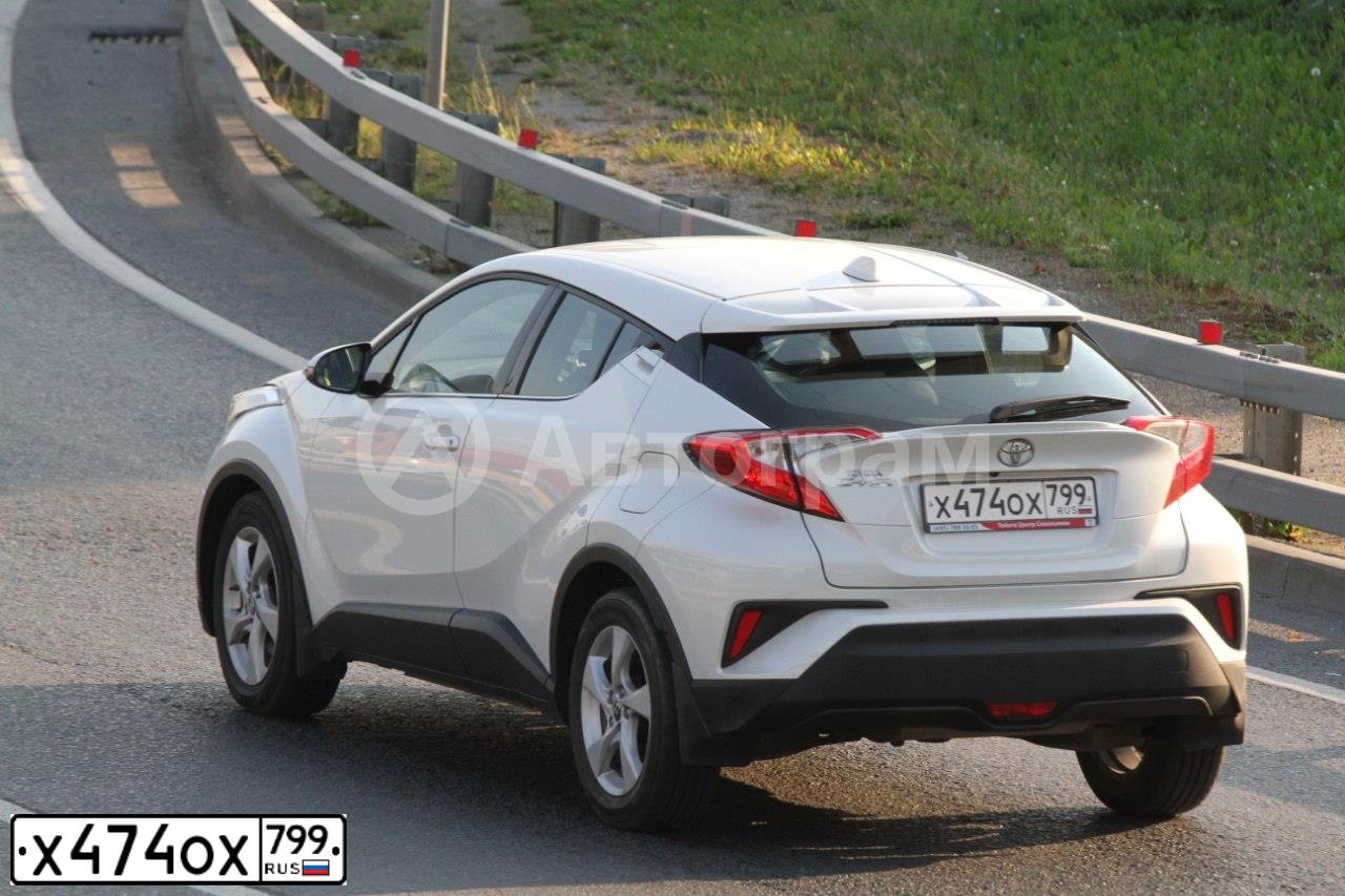 Фото автомобиля TOYOTA C-HR, 2019 — госномер Х474ОХ799. Цвет: Белый
