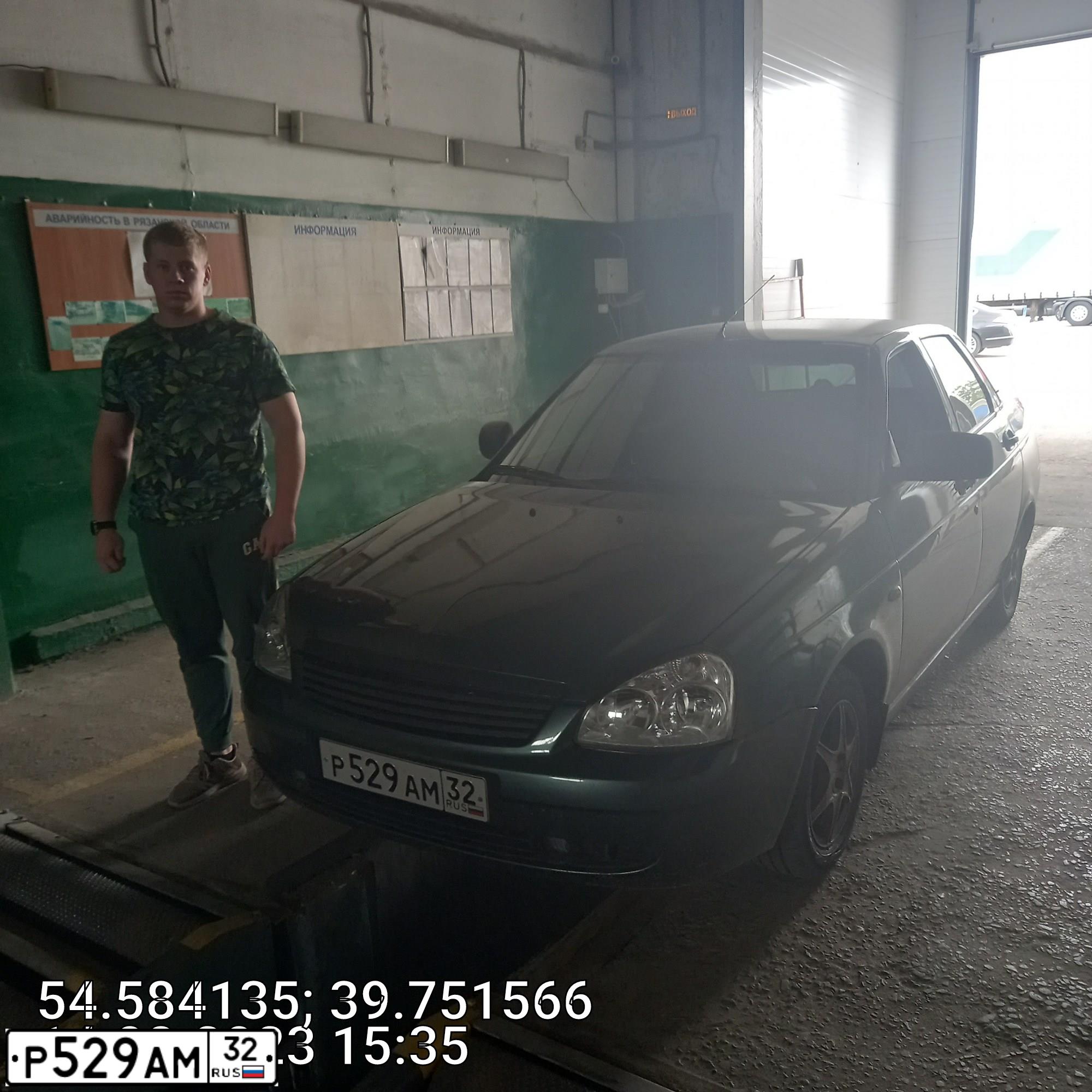 Фото автомобиля LADA 2170 PRIORA, 2012 — госномер Е062НВ164. Цвет: сине-зеленый