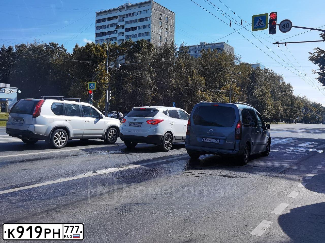Фото автомобиля HYUNDAI IX35, 2015 — госномер К919РН777. Цвет: Белый